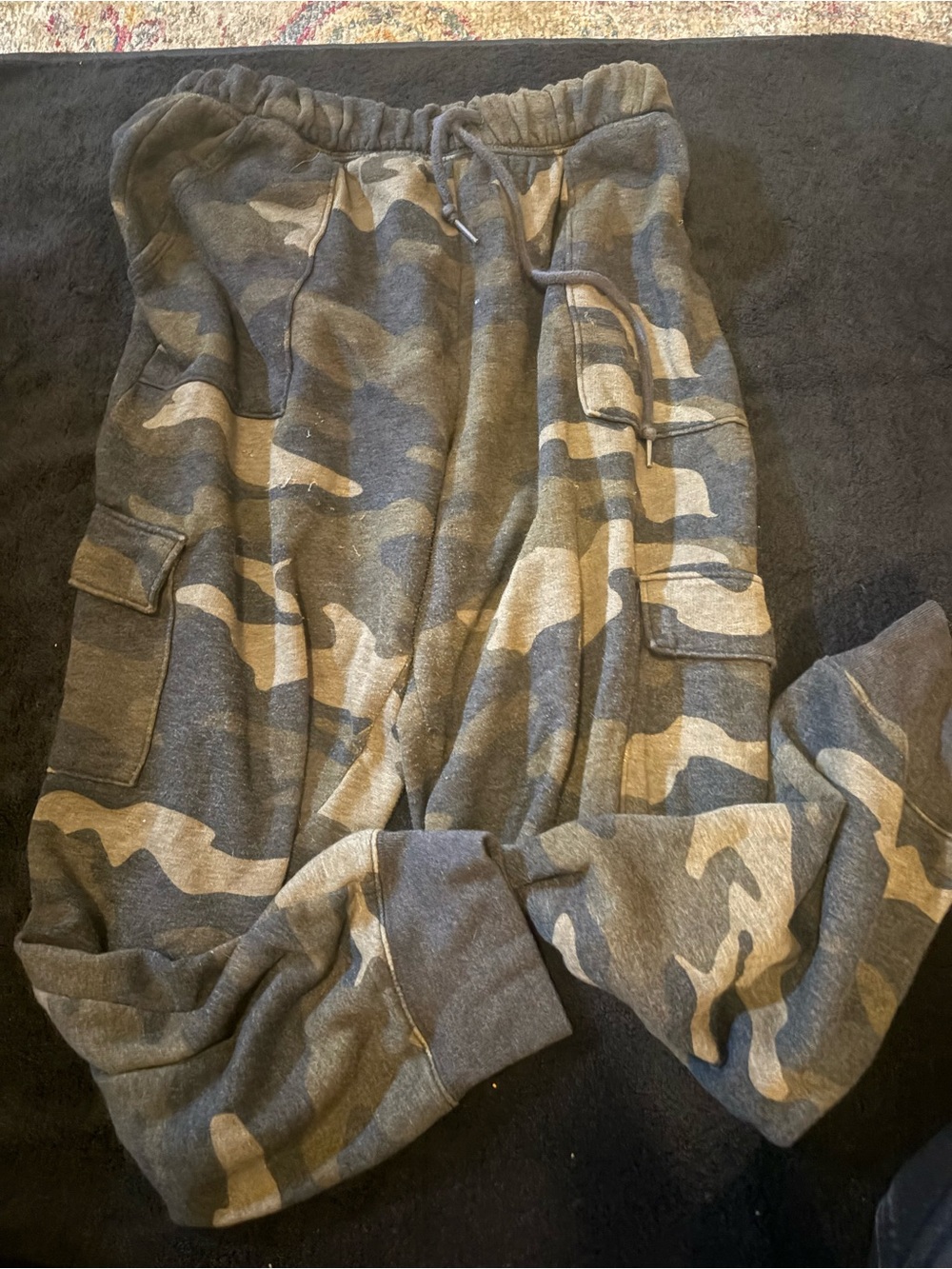 Victoria’s Secret PINK Green Camo Joggers Pockets Size Medium Sweatpants